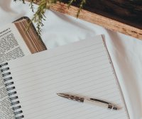 Card50 记录三个幸福时刻：对抗“消极偏见”的有力手段