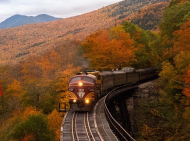 Card77 用火车学对话:提高对话技能的视觉策略