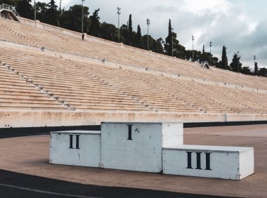 Card156 放弃平衡:用「赛季」策略冲刺拿到结果,获得更多自由时间