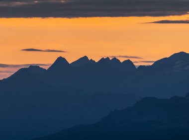 Card171 交替练习:交替学习莎士比亚、数学和非洲历史